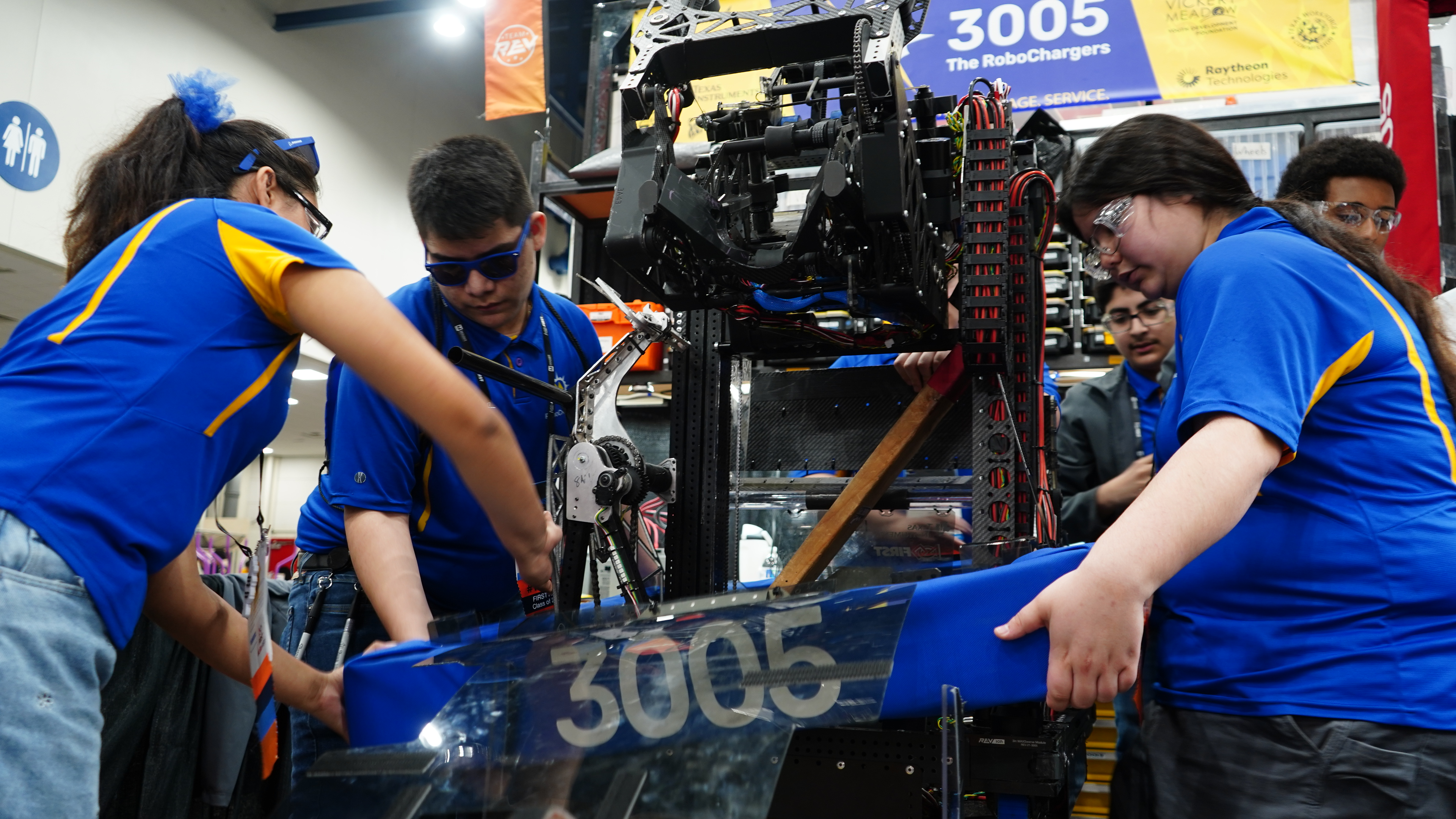 pitcrew picture2.jpg (2.64 MB)