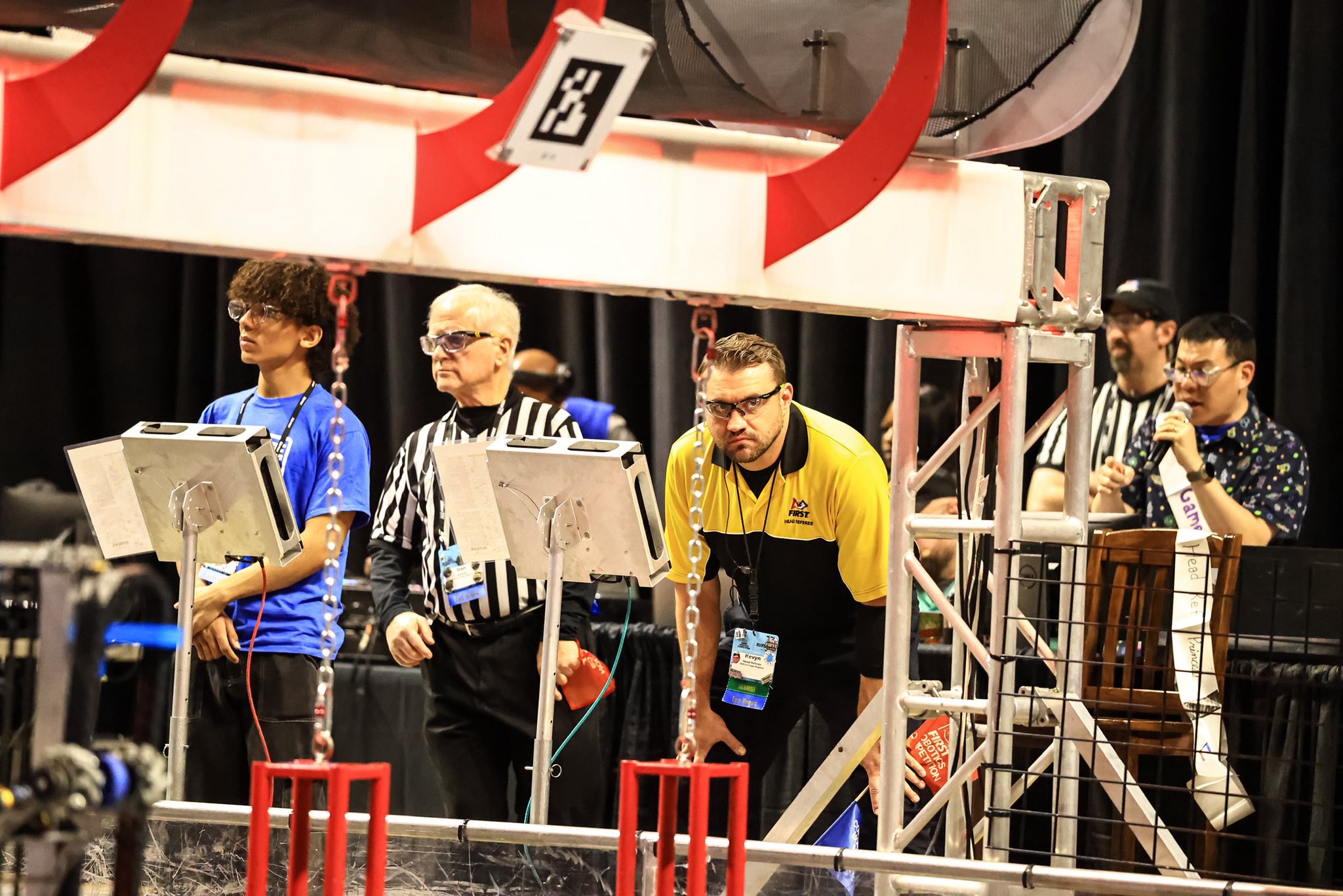 robotpic5.jpg (415 KB)